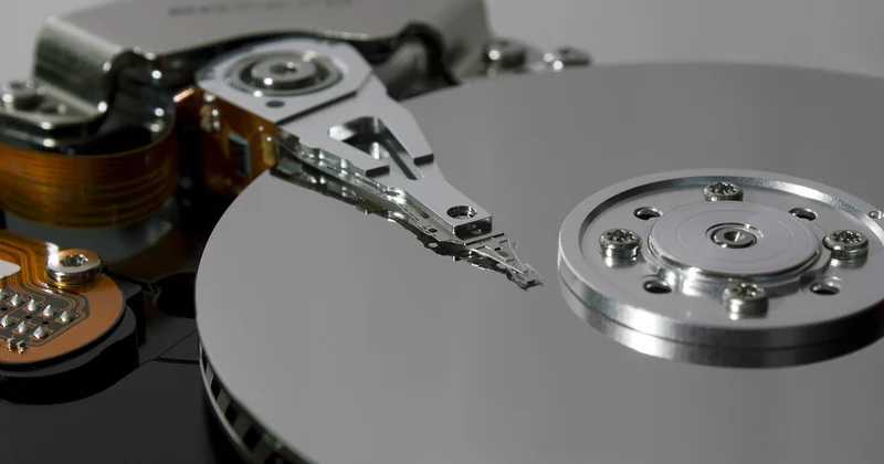 Prix et capacité : le seul terrain où le HDD gagne